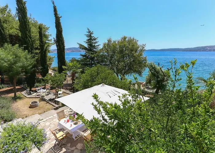 Secret Garden Barada Beach Apartment