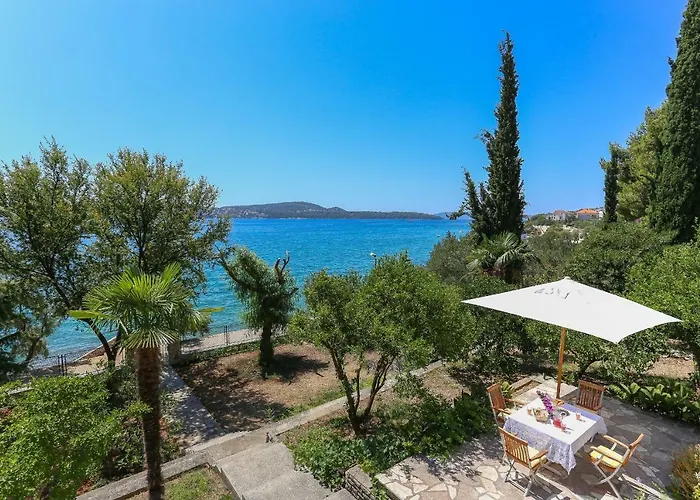 Secret Garden Barada Beach Apartment