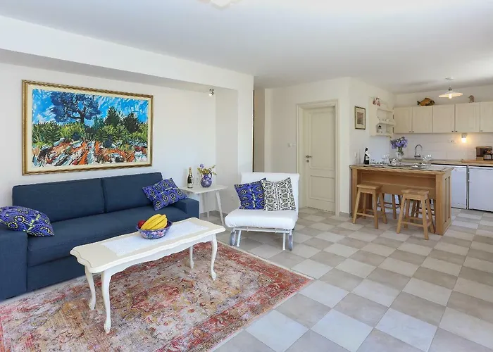 Secret Garden Barada Beach Apartment